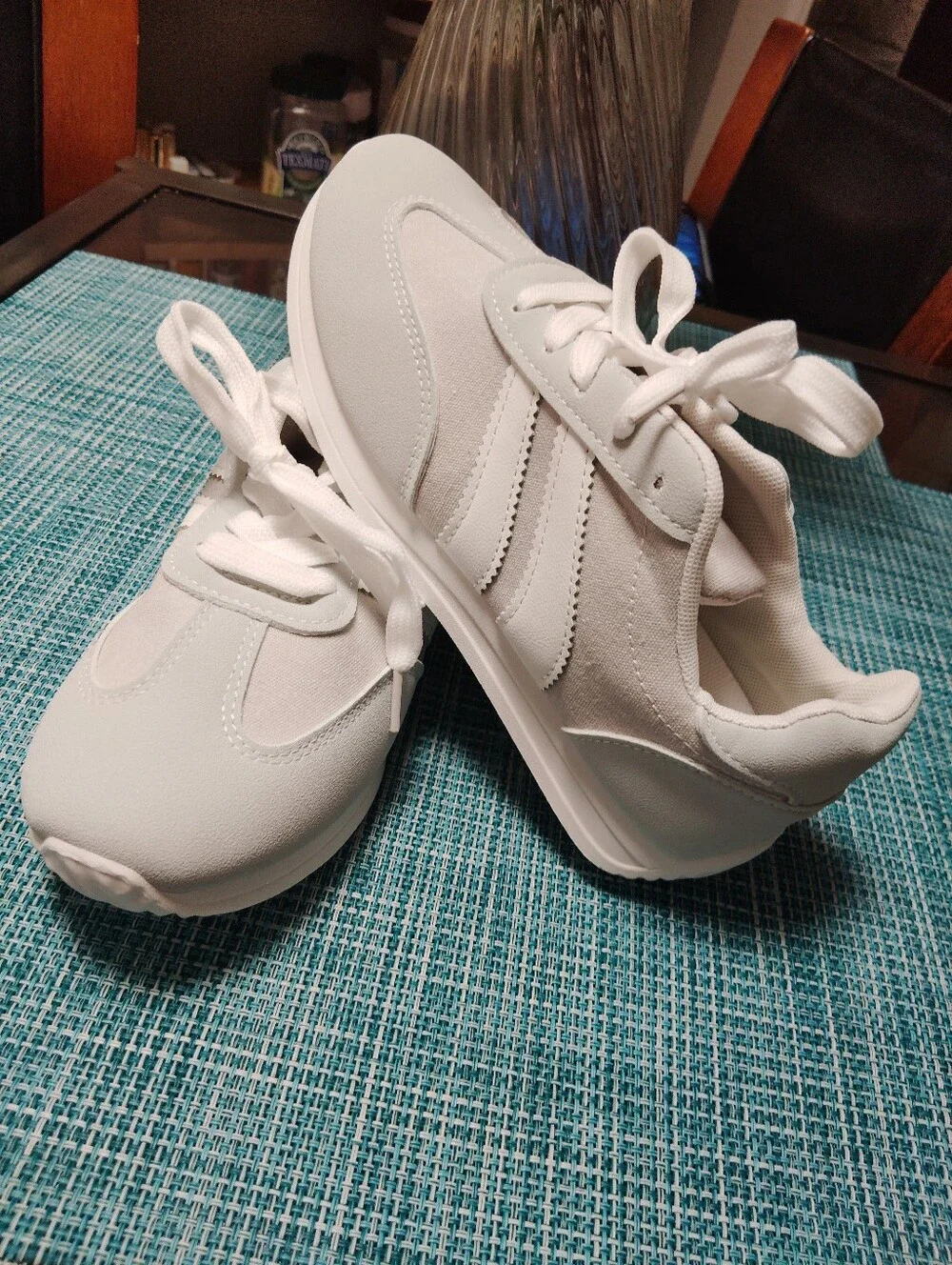 RETRO CASUAL SNEAKERS IN GRAY AND White COLOR 🤍🩶